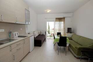 Апартаменты Apartments Residence Dj Петровац Апартаменты с видом на море-6